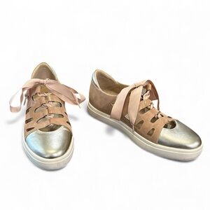 Vaneli Sport Odar Cut Out Sneaker With Ribbon Laces Size 8